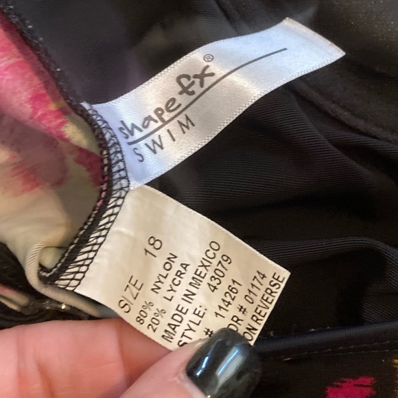 Shape FX one piece corset style top bathing suit size 18 - Picture 5 of 5